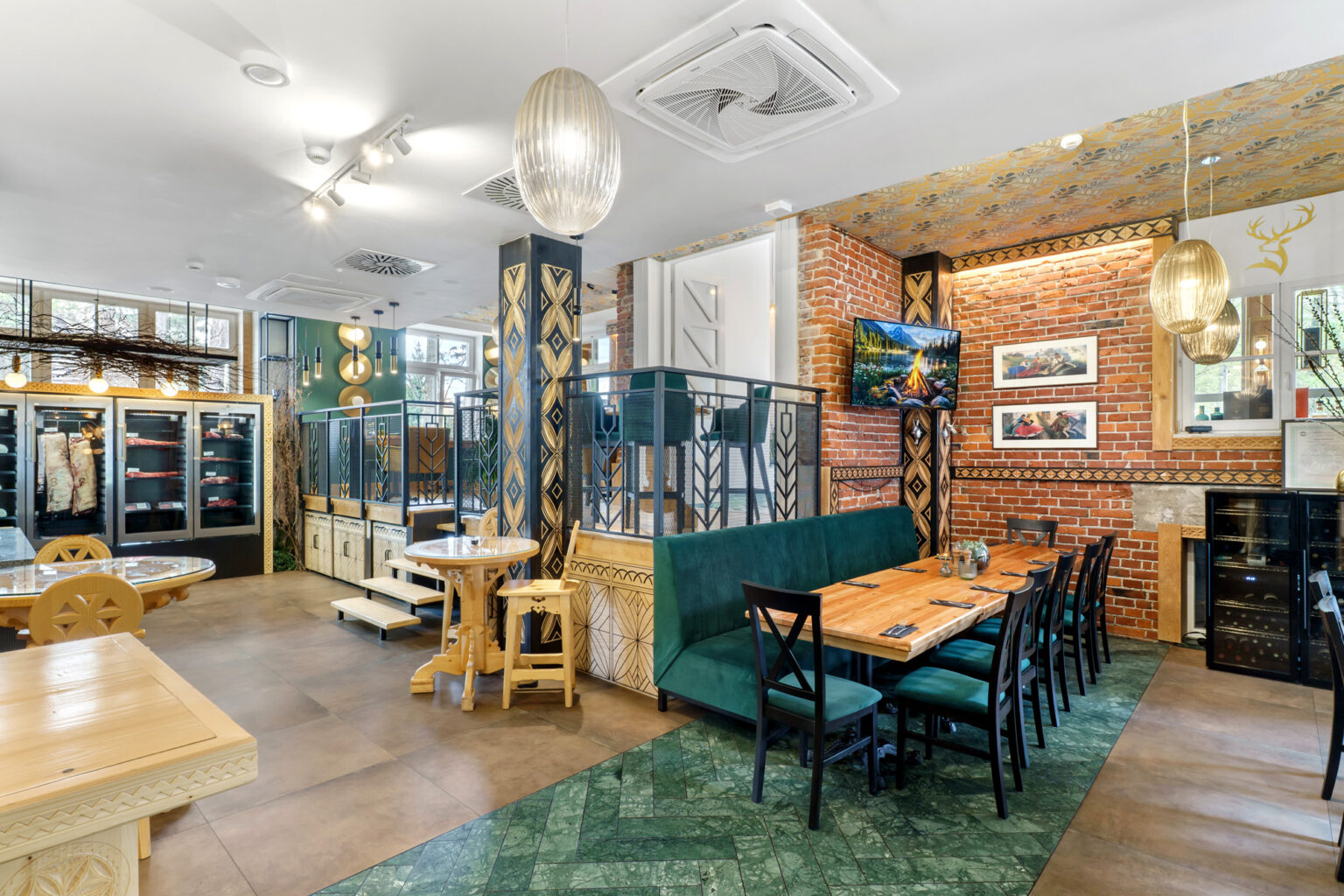 Bifalo Steakhouse Restauracja Widok stól grupowy